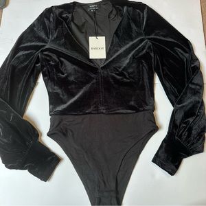 Bardot black v-neck velvet bodysuit NWT Sz S